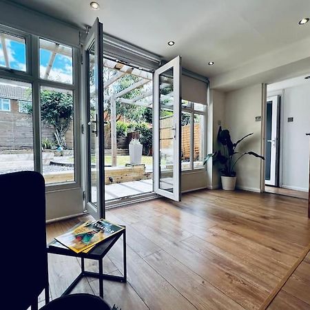 Entire Modern House In Tamworth - 2 Double Beds + Free Parking Villa Buitenkant foto