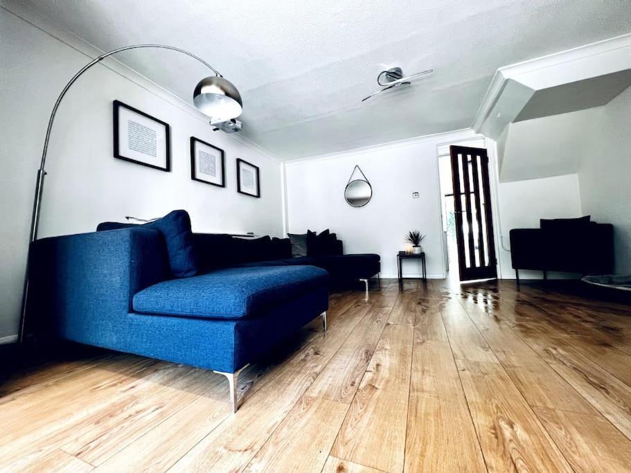 Entire Modern House In Tamworth - 2 Double Beds + Free Parking Villa Buitenkant foto