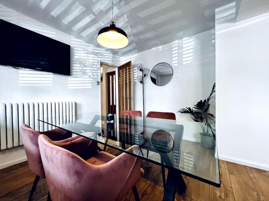 Entire Modern House In Tamworth - 2 Double Beds + Free Parking Villa Buitenkant foto