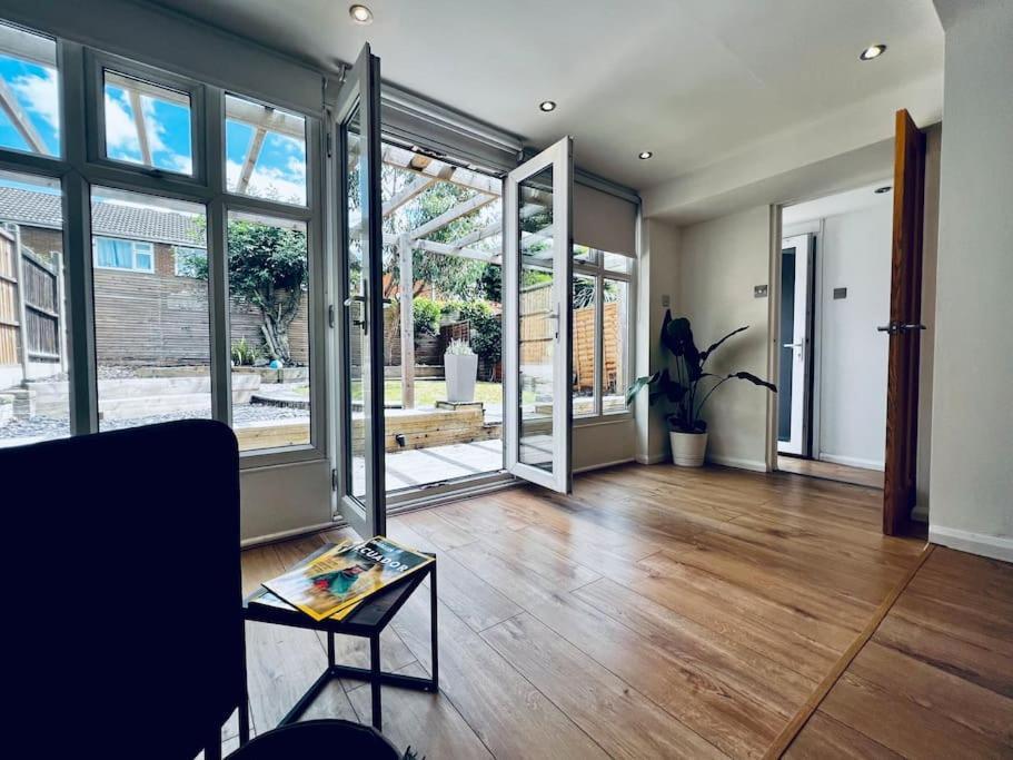 Entire Modern House In Tamworth - 2 Double Beds + Free Parking Villa Buitenkant foto