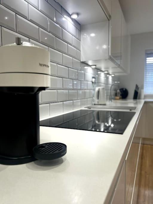 Entire Modern House In Tamworth - 2 Double Beds + Free Parking Villa Buitenkant foto