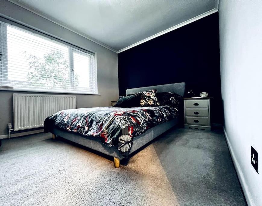 Entire Modern House In Tamworth - 2 Double Beds + Free Parking Villa Buitenkant foto