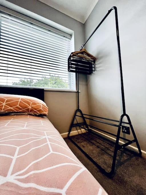 Entire Modern House In Tamworth - 2 Double Beds + Free Parking Villa Buitenkant foto